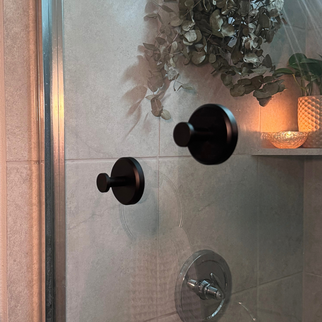 超粘着の吸盤フック、必要に応じて再配置可能